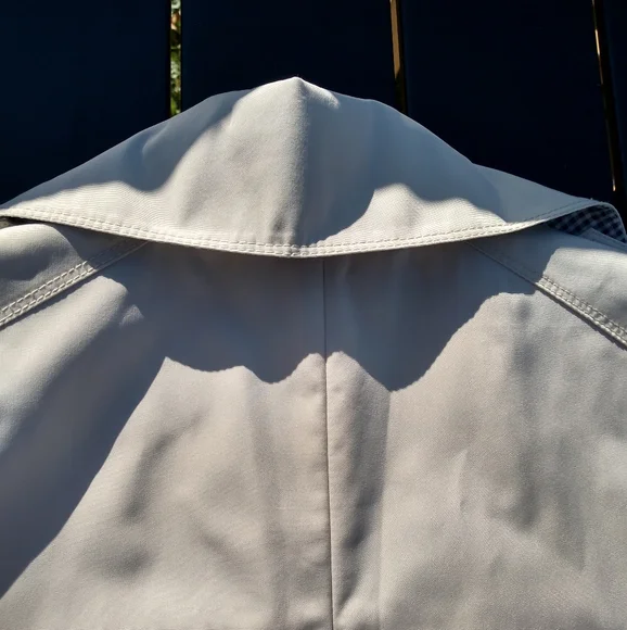 BCBGeneration Beige Double Breasted Jacket, Size Large, Fluttery Cuffs - Picture 6 of 15